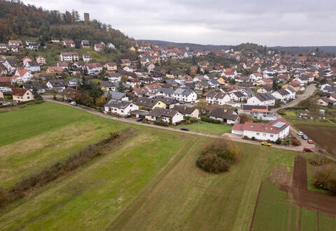 Das Erschließungsgebiet „Rote Äcker“ aus der Luft. Die 1,5 Hektar große Fläche ist Thema in der Sitzung des Sternenfelser Gemeinderats gewesen.