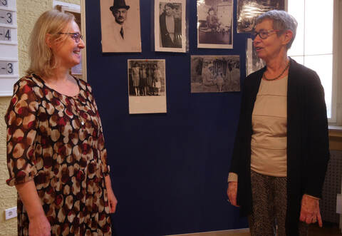Christiane Bastian-Engelbert (rechts) und Sabine Trück finden neue Spuren von Alfred Emrich in Frankreich. Bislang war davon nichts bekannt.