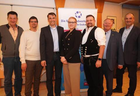 Frank Tittel, stellvertretender Kreishandwerksmeister Timo Gerstel, Kreishandwerksmeister Frank Herrmann, stellvertretende Geschäftsführerin Catarina Haberstroh, stellvertretender Kreishandwerksmeister Patrick Vester, Joachim Butz und Geschäftsführer Matthias Morlock (von links) sehen das Handwerk in der Region gut aufgestellt.