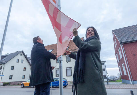 Engelsbrand Fahnenaktion Gegen Gewalt an Frauen