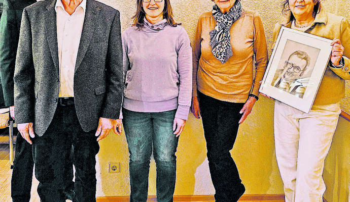 Bürgermeister Carsten Lachenauer, Walter Hauff, Karina Kober, Gisela Kuhlmann und Birgitt Schmid (von links) freuen sich über di Bürgermeister Carsten Lachenauer, Walter Hauff, Karina Kober, Gisela Kuhlmann und Birgitt Schmid (von links) freuen sich über die neuen Bilder.