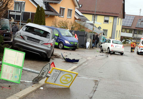 Ein Bild der Verwüstung bietet sich am Samstagnachmittag auf der Liebenzellerstraße in Steinegg.