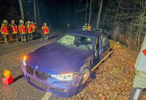 Mindestens ein Auto wurde beschädigt.