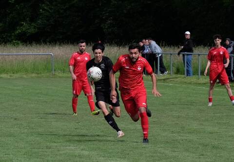 Immer wieder gibt es hitzige Duelle zwischen dem Türkischen SV Mühlacker und dem FSV Eisingen – so wie hier im Mai 2024 bei einem Spiel um den Klassenerhalt in der Kreisklasse A1 Pforzheim.