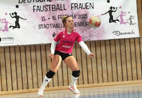 Annahme geglückt: Volle Konzentration bei Denise Zeiher.