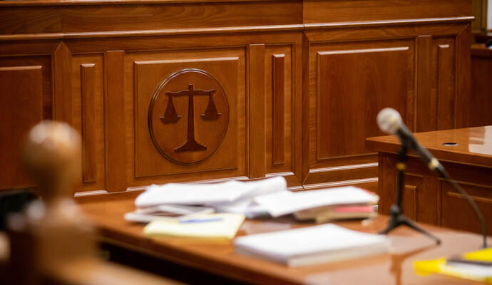 Balance sign in court