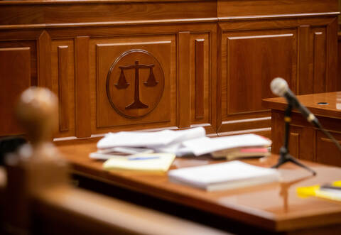 Balance sign in court