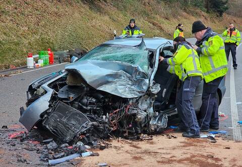 Erst vor rund einer Woche ist es auf der B294 zwischen Neuenbürg und Eyachbrücke zu einem tödlichen Unfall gekommen. Nun führte die Polizei Geschwindigkeitsmessungen durch.
