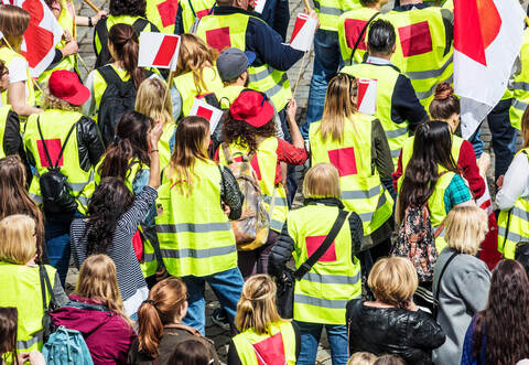 Streik (menschen streiken in Stadt )