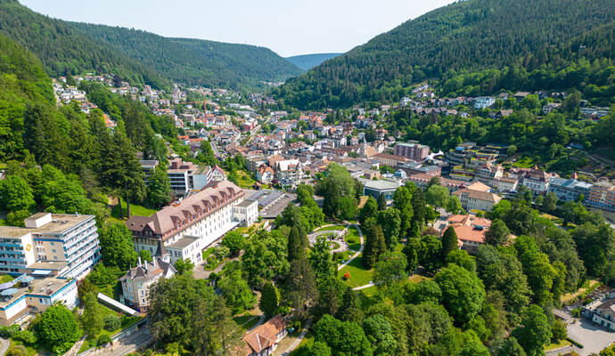Bad Wildbad von oben. Luftbild Bad Wildbad