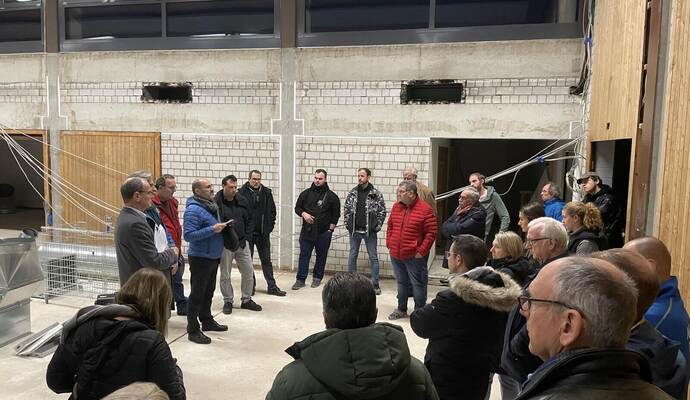 Die Hoffnung auf eine Sanierung der Mehrzweckhalle in Mühlhausen ist groß, auch wenn die Werte für den SchadstoffPolychlorierte Biphenyle (PCB) gesunken sind, liegen sie immer noch über dem Grenzwert.
