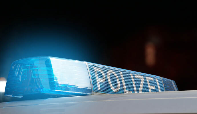 Die Polizei sucht nach unbekannten Tätern, die samstagnachts in Ispringen in ein Wohnhaus eingebrochen sind. Die Polizei sucht nach unbekannten Tätern, die samstagnachts in Ispringen in ein Wohnhaus eingebrochen sind.