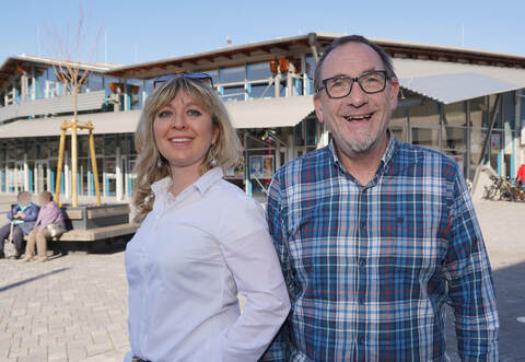 Jugendtreff-Leiterin Elena Angermann und Theaterpädagoge Klaus-Peter Wick haben im Sitzungssaal der Kulturhalle mit den Kindern ein Theaterstück einstudiert.