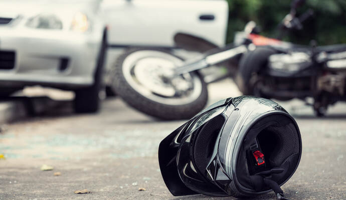 Bei dem Unfall sind insgesamt zwei Personen verletzt worden - eine Frau sogar schwer. Bei dem Unfall sind insgesamt zwei Personen verletzt worden - eine Frau sogar schwer.