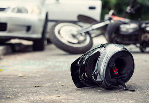 Bei dem Unfall sind insgesamt zwei Personen verletzt worden - eine Frau sogar schwer.