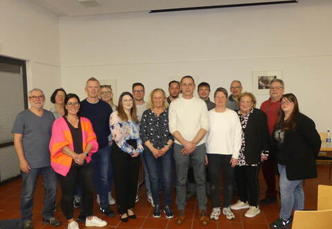 Das Betreiberteam des Nachtwächterbads im Förtelbachtal nach den Wahlen bei der Mitgliederversammlung.