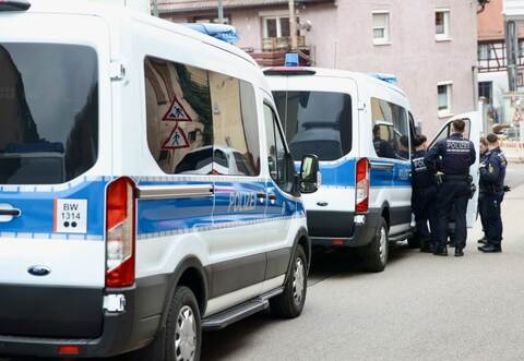 Ein größerer Polizeieinsatz läuft in Mönsheim.