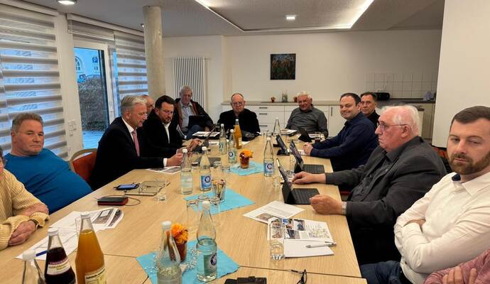 Treffen der CDU-Kreistagsfraktion mit Bürgermeister Jörg-Michael Teply (Fünter von rechts) und Vertretern der CDU Wurmberg.