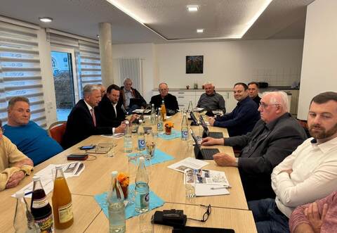 Treffen der CDU-Kreistagsfraktion mit Bürgermeister Jörg-Michael Teply (Fünter von rechts) und Vertretern der CDU Wurmberg.