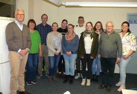 Ein Neulinger Musikverein könnte bald beschlossen werden. Darüber freut sich der Vorsitzende der Göbricher Musiker, Wolfgang Beck mit Dorothea Krenkel, Rolf Elsäßer, Carolin Beck, Maya Uthgenannt, Gundi Kubica, Oliver Beck, Deborah Eherler, Ariane Köninger, Reiner Maier und Amelie Keller (von links).