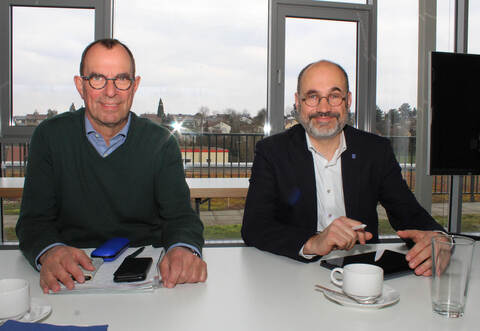 Im Mühlehof-Loch soll keine neue Halle entstehen. Das war die überwiegende Meinung des Gemeinderates Mühlacker bei seiner Klausurtagung am Samstag, deren Ergebnisse OB Frank Schneider und Bürgermeister Armin Dauner (von links) bei der Pressekonferenz nach der Tagung mitteilen.