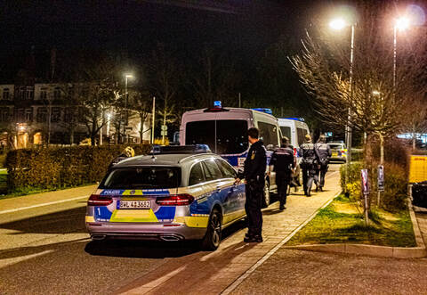 Zahlreiche Einsatzkräfte sind am Donnerstagabend zu einer Auseinandersetzung zwischen Jugendlichen in Birkenfeld ausgerückt.