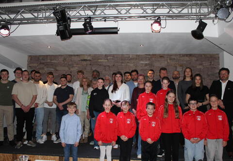 Strahlende Gesichter beim Ehrungsabend der Gemeinde Birkenfeld.