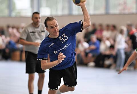 Ispringen (Florian Rost) gastiert beim Verbandsliga-Schlusslicht Nußloch.