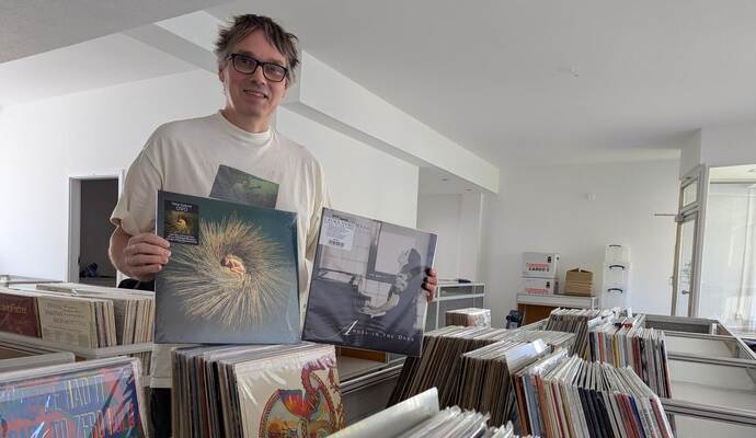 Roland Schilz zeigt zwei exquisite Vinyl-Editionen von Peter Gabriel und Laura Nyro: Er bringt in der City wieder einen Platten- Roland Schilz zeigt zwei exquisite Vinyl-Editionen von Peter Gabriel und LauraNyro: Er bringt in der City wieder einen Platten-Laden an den Start.