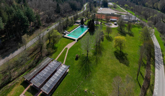 Der städtische Haushalt 2026 gibt es wohl gerade so noch her: Neuenbürgs Freibad – wie auch Schloss, Stadtbücherei und Jugendmus Der städtische Haushalt 2026 gibt es wohl gerade so noch her: Neuenbürgs Freibad – wie auch Schloss, Stadtbücherei und Jugendmusikschule – sollen auch im kommenden Jahr öffnen. In den Folgejahren spitzt sich die Lage aber voraussichtlich weiter zu.