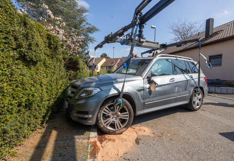 In Mühlacker hat sich am Donnerstagvormittag ein Auto überschlagen, der Fahrer wurde aber glücklicherweise nicht schwer verletzt.