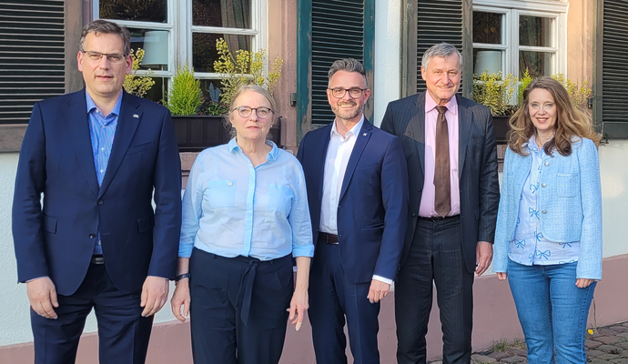 Der FDP-Kreisvorsitzende Erik Schweickert MdL, Stadträtin Monika Descharmes, Oberbürgermeister Peter Boch, der FDP-Landes- und Fraktionsvorsitzende Hans-Ulrich Rülke MdL und die stellvertretende Ortsvorsitzende der FDP Andrea Pachaly-Szalay (von links).