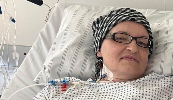 Die 47-jährige Zweifachmama Swetlana Hoffmann aus Schömberg ist an einer seltenen Krebsform erkrankt und hat nun auf GoFundMe einen Spendenaufruf gestartet. Die 47-jährige Zweifachmama Swetlana Hoffmann aus Schömberg ist an einer seltenen Krebsform erkrankt und hat nun auf GoFundMe einen Spendenaufruf gestartet.