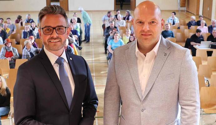 Ein Fall für zwei - und das in doppelter Hinsicht: Die Pforzheimer OB-Kandidaten, Amtsinhaber Peter Boch (links) und Herausforderer Dimitrij Walter, treffen am Dienstag, 29. April, im Kulturhaus Osterfeld zur abschließenden Podiumsvorstellung vor der Wahl am 4. Mai aufeinander – und auf die zwei Moderatoren Stefanie Wally und Marek Klimanski, die sie mit den Benotungen der PZ-Leser und vielen Fragen der Mitveranstalter und auch aus dem Publikum konfrontieren.