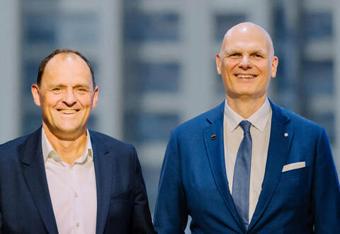 BLANCO-CEO Frank Gfrörer (links) löst Bernd Eckl an der Konzernspitze der BLANC&amp;FISCHER-Gruppe.