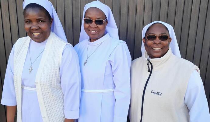Immer gut gelaunt die Franziskanerinnen (von links) Schwester Mary Florence, Schwester Agnes und Schwester Rosemary. Foto: Edgar Immer gut gelaunt die Franziskanerinnen (von links) Schwester Mary Florence, Schwester Agnes und Schwester Rosemary.