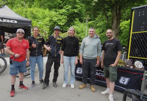 Bei Sven Alf Raffelsiefen, Nicole Göttler und Christoph Döbler von Enduro-One, Stefanie Bott, Alexander Heselschwerdt und Heiko Rittmann (von links) laufen alle Fäden zusammen.