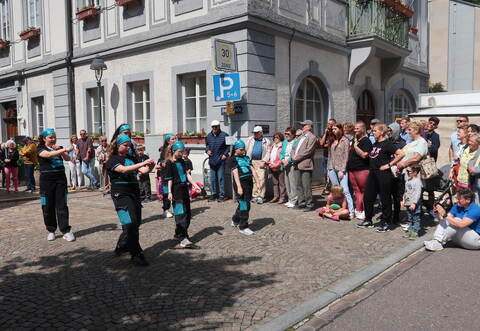 Die Hip Hop-Gruppe des Turnvereins Neuenbürg tanzt dem Publikum ein Ständchen.