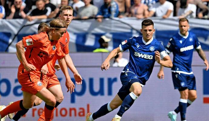 Nach Bekanntgabe seiner Vertragsverlängerung landete Kapitän Marvin Wanitzek mit dem Karlsruher SC einen 3:0-Sieg gegen den SC Paderborn.