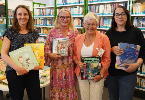 Rektorin Manuela Frank, Büchereileiterin Inge Pflüger, Lehrerin Monika Schultz-Löffler und Bettina Richert von der Bücherei (von links) arbeiten weiterhin an der Erfolgsgeschichte.