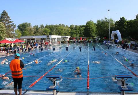 Kurz nach Saisonstart des Schlossbads stand der Sonntag im Zeichen des 13. Remchinger Triathlons, den eine Untergruppe des FC Germania Singen organisiert hatte.