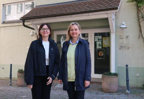 Tanzlehrerin Jelena Kiesner (links) und Angela Möllhoff (rechts) kannten sich schon vorher und arbeiten seit Februar im Projekt zusammen.