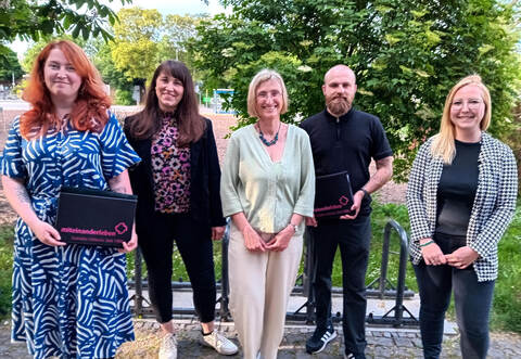 Die Jugendarbeit in Illingen stellen vom Verein „miteinanderleben“ im IllingerGemeinderat Bereichsleiterin Cora Kranz (von links), die Schulsozialarbeiterinnen Alexandra Weigel und Brigitte Dingler, Teamleiter Christian Gutjahr sowieJugendhausleiterin Larissa Wohlschlögel vor.