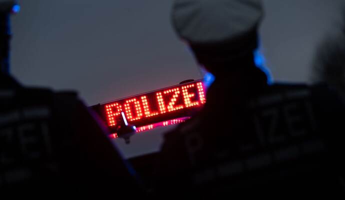 Polizei stoppt Motorradraser - Mann fuhr ohne Führerschein