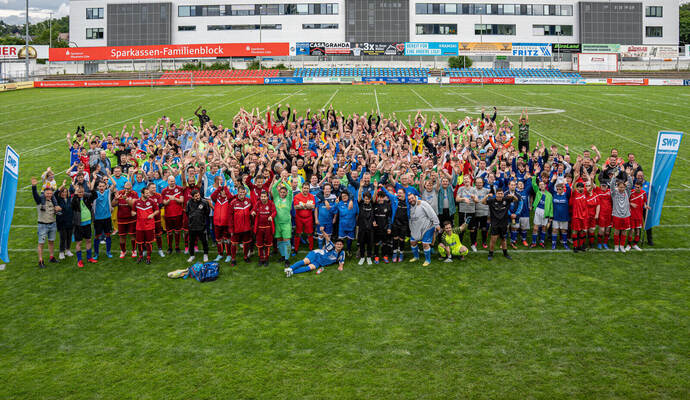 So viele Fußballer wie noch nie nahmen beim 7. SWP-Fußball-Cup für Menschen mit Behinderung im Stadion des 1. CfR Pforzheim teil.
