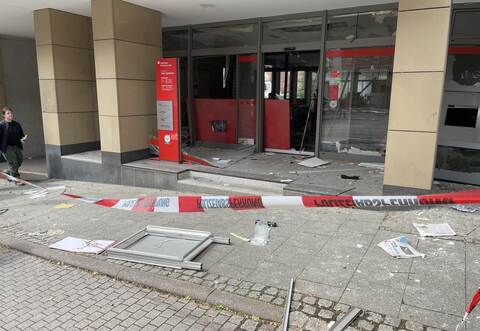 Die Schäden in der Knittlinger Sparkassen-Filiale durch die Sprengung von zwei Automaten waren verheerend. Der Sachschaden lag bei 700.000 Euro.