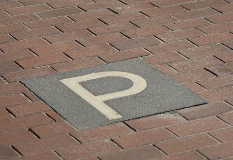 Friolzheim hat seine Stellplatzsatzung geändert. Demnach sind zukünftig zwei Stellplätze für jede Wohnung verpflichtend.