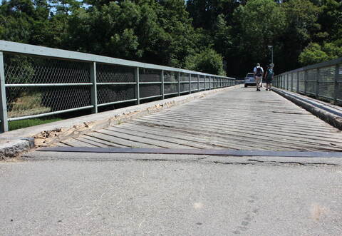 Eine Vollsperrung der Enzbrücke ist laut Stadtverwaltung nicht vorgesehen. Die Machbarkeitsstudie über einen neuen Übergang liegt dem Rathaus nun seit Anfang Juni 2025 vor.