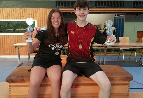 Strahlende Sieger: Cara Lehmann und Jonathan Gaiser.