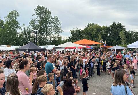 Unzählige Personen haben am Wochenende das Ittersbacher „Kuckucksfeschd“ besucht und erwartungsvoll dem Bühnenprogramm gelauscht.